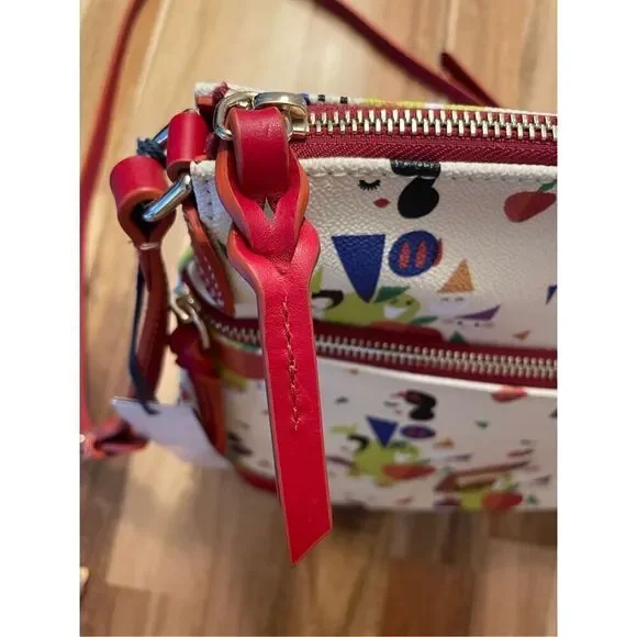 Disney Dooney & Bourke Bag - Snow White And The Seven Dwarfs - Crossbody - Picture 9 of 9